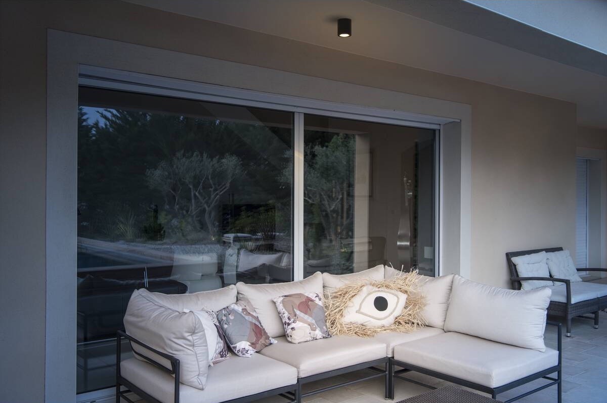 Ceiling luminaires