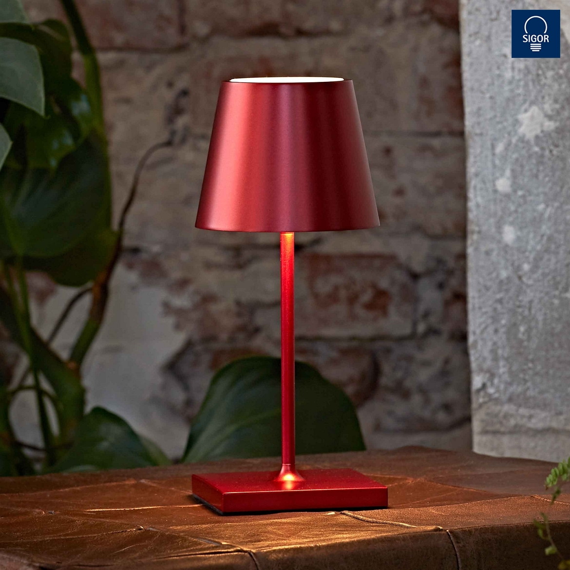 SIGOR LED battery table lamp NUINDIE MINI round, dimmable, IP54, cherry red, anodised
