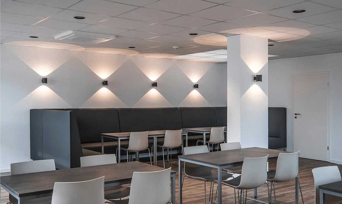 SLV LED Deckeneinbauleuchte NUMINOS DL M, 2700K, IP20, 55°, 1460lm, UGR 21, Schwarz / Schwarz SLV LED Deckeneinbauleuchte NUMINOS DL M, 2700K, IP20, 55°, 1460lm, UGR 21, Schwarz / Schwarz