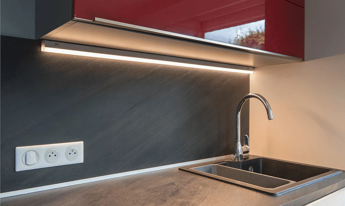 SLV LED Lichtbalken BATTEN 120, IP20 IK02, 118.55cm, 18W 3000/4000K (CCT Switch) 1900/1960lm, CRi>90, mit Schalter, weiß SLV LED Lichtbalken BATTEN 120, IP20 IK02, 118.55cm, 18W 3000/4000K (CCT Switch) 1900/1960lm, CRi>90, mit Schalter, weiß