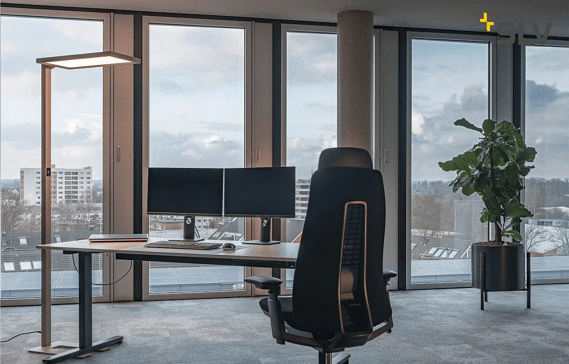 SLV LED Büro-Stehleuchte WORKLIGHT, Up/Down, mit Sensor, 79W 4000K 7600lm 100°/80°, UGR , Silber SLV LED Büro-Stehleuchte WORKLIGHT, Up/Down, mit Sensor, 79W 4000K 7600lm 100°/80°, UGR , Silber