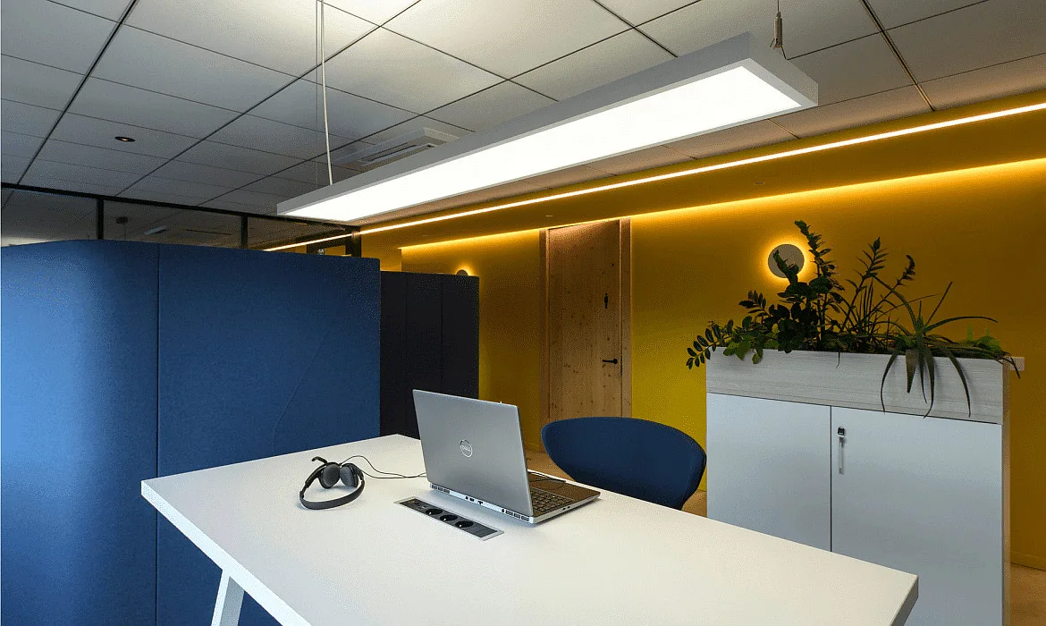 SLV LED Pendelleuchte WORKLIGHT PRO 150, 80° - 115°, 150cm, 59W, 4000K, 7200lm, IP20, DALI dimmbar, weiß SLV LED Pendelleuchte WORKLIGHT PRO 150, 80° - 115°, 150cm, 59W, 4000K, 7200lm, IP20, DALI dimmbar, weiß