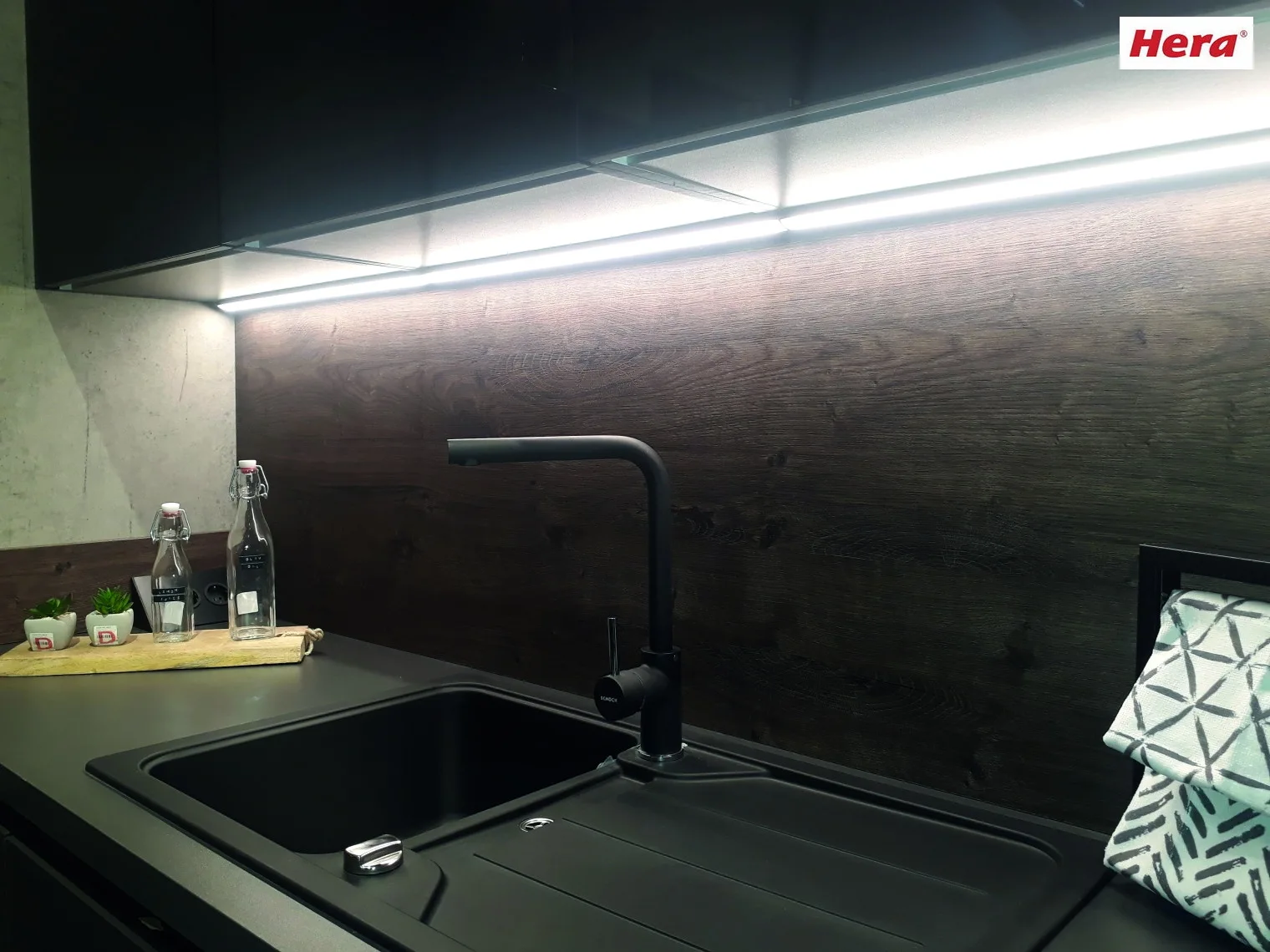 Hera LED Unterbauleuchte LED ModuLite F, IP20, 230V HVLCS, CRi>90, 30cm, mit Schalter, 5W 3000K 475lm 120°, Alu eloxiert Hera LED Unterbauleuchte LED ModuLite F, IP20, 230V HVLCS, CRi>90, 30cm, mit Schalter, 5W 3000K 475lm 120°, Alu eloxiert