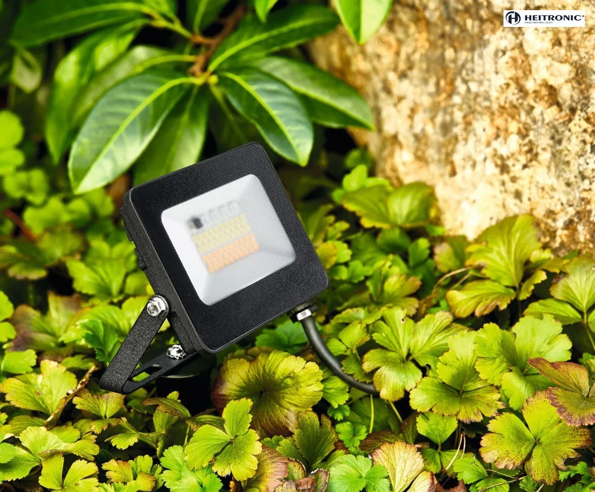 HEITRONIC Outdoor LED Flutlichtstrahler KINGSTON RGB + CCT-Switch, IP44, 15W 1250lm 110°, mit Fernbedienung, dimmbar, anthrazit HEITRONIC Outdoor LED Flutlichtstrahler KINGSTON RGB + CCT-Switch, IP44, 15W 1250lm 110°, mit Fernbedienung, dimmbar, anthrazit