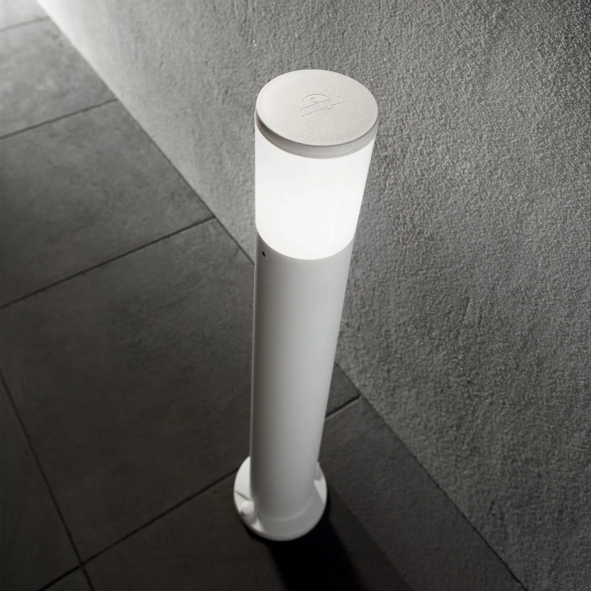 Ideal Lux Outdoor floor luminaire AMELIA, IP55, height 80cm / Ø 15.5cm, incl. E27 LED 8W 4000K, white Ideal Lux Outdoor floor luminaire AMELIA, IP55, height 80cm / Ø 15.5cm, incl. E27 LED 8W 4000K, white