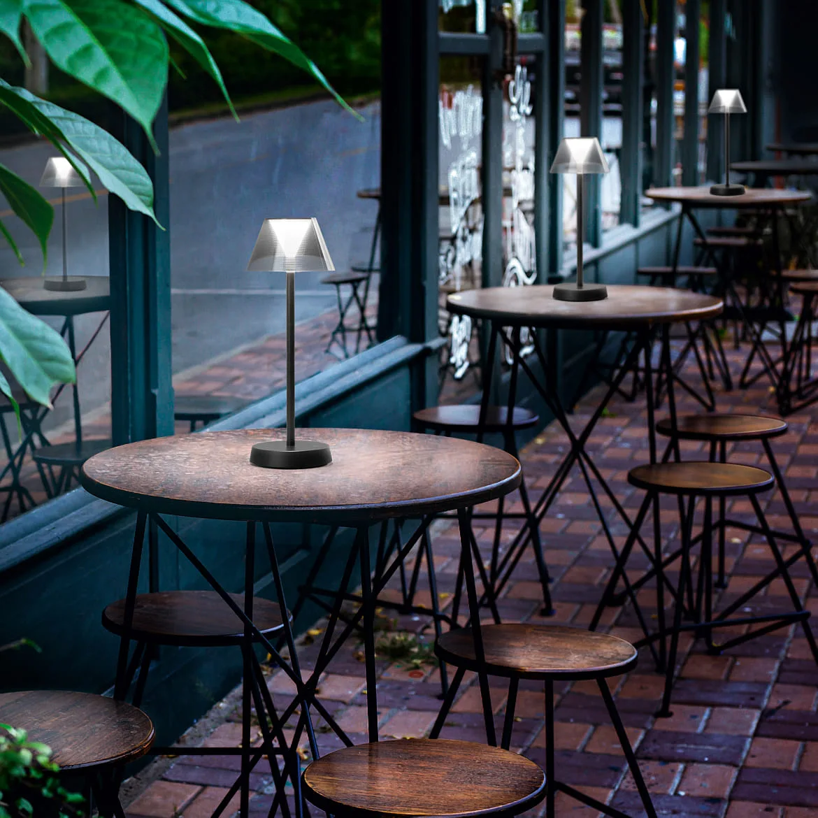 Ideal Lux Outdoor LED Akku Tischleuchte LOLITA TL, IP54, 7W, 3000K, 200lm, schwarz Ideal Lux Outdoor LED Akku Tischleuchte LOLITA TL, IP54, 7W, 3000K, 200lm, schwarz