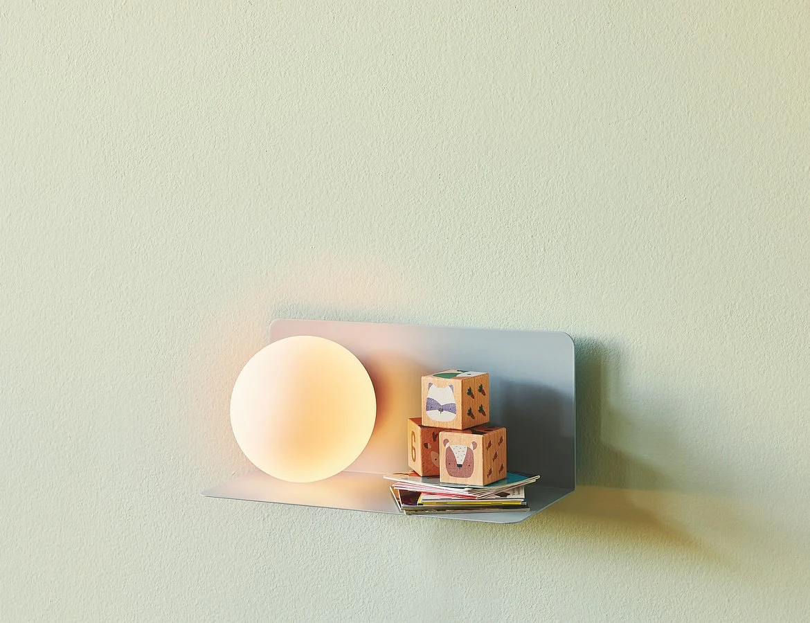 Nordlux Wandleuchte LILIBETH, IP20, E14, mit Ablage, Kugel-Diffusor opal, abnehmbares Steckerkabel mit Schnurschalter, blau Nordlux Wandleuchte LILIBETH, IP20, E14, mit Ablage, Kugel-Diffusor opal, abnehmbares Steckerkabel mit Schnurschalter, blau