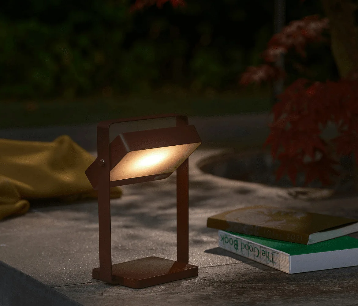 Nordlux Mobile LED Solar-Akkuleuchte SAULIO, IP44, 3.5W 3000K 200lm, 3-Step MOODMAKER™, Seeluft-beständig, Aluminium, braun Nordlux Mobile LED Solar-Akkuleuchte SAULIO, IP44, 3.5W 3000K 200lm, 3-Step MOODMAKER™, Seeluft-beständig, Aluminium, braun