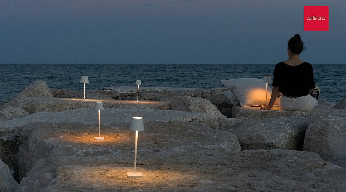 Zafferano LED Akku-Tischleuchte POLDINA MICRO, Ø 7cm, 1,8W, 2200-3000K, weiß Zafferano LED Akku-Tischleuchte POLDINA MICRO, Ø 7cm, 1,8W, 2200-3000K, weiß