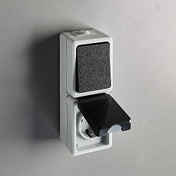 Aufputz-Feuchtraum Schalterserie MONSUN, IP44, 220-250V AC, 10A, Aus-/ Wechselschalter + Steckdose mit Deckel, grau /  anthrazit