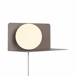 Wandleuchte LILIBETH, IP20, E14, mit Ablage, Kugel-Diffusor opal, abnehmbares Steckerkabel mit Schnurschalter, braun
