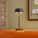 SIGOR LED-Akku-Tischleuchte FACETTA, mit Kontakt-Ladestation + USB-C, IP44, 1.3W 2200K/2700K (FlexMood), dimmbar, nachtschwarz