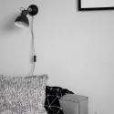 Mexlite Wandleuchte CERA, E14, mit Schnurschalter + Euro-Stecker, neigbar, schwarz matt / innen weiß / Stahl-Details